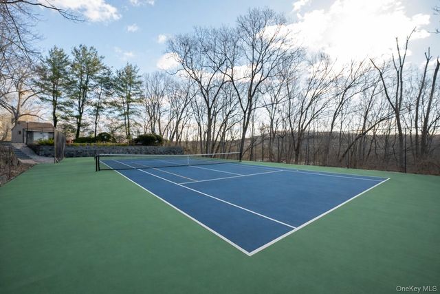 8 Fawn Ridge 8, Millwood, NY 10546