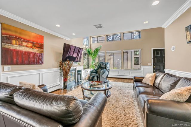 8 Fawn Ridge 8, Millwood, NY 10546