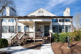 8 Fawn Ridge 8, Millwood, NY 10546