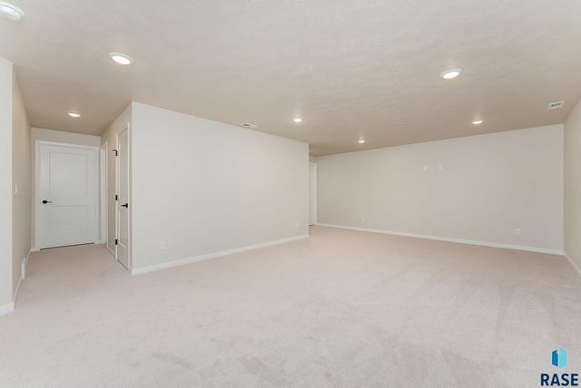 1220 N POPLAR Ave Avenue, Tea, SD 57064