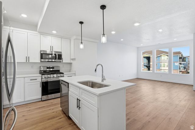 138 CHAMBORD CT, Sandy, UT 84070