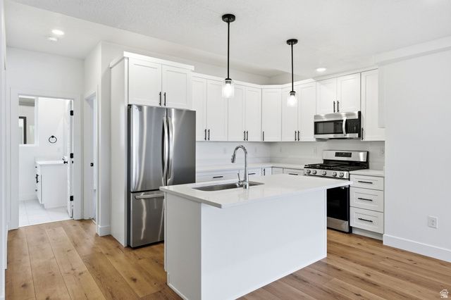 138 CHAMBORD CT, Sandy, UT 84070