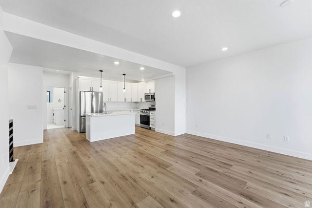 138 CHAMBORD CT, Sandy, UT 84070