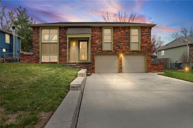 4513 Wallingford Drive, Blue Springs, MO 64015