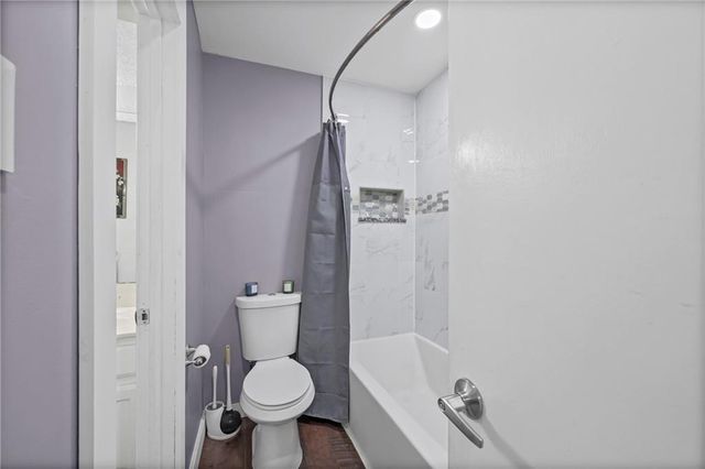 4513 Wallingford Drive, Blue Springs, MO 64015