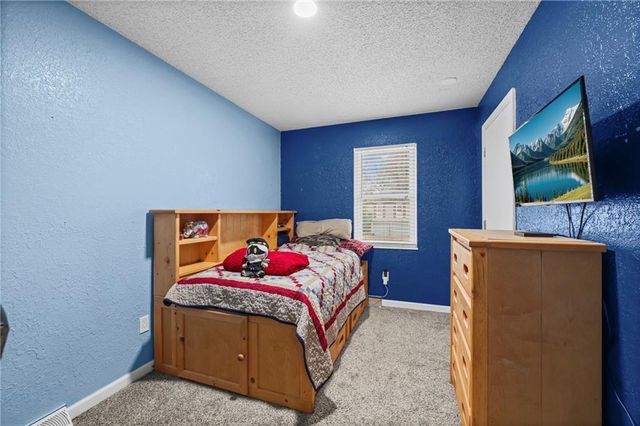 4513 Wallingford Drive, Blue Springs, MO 64015