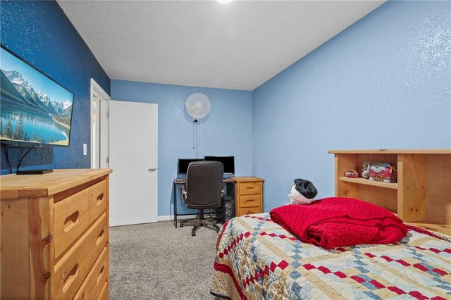 4513 Wallingford Drive, Blue Springs, MO 64015