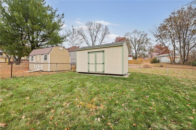 4513 Wallingford Drive, Blue Springs, MO 64015