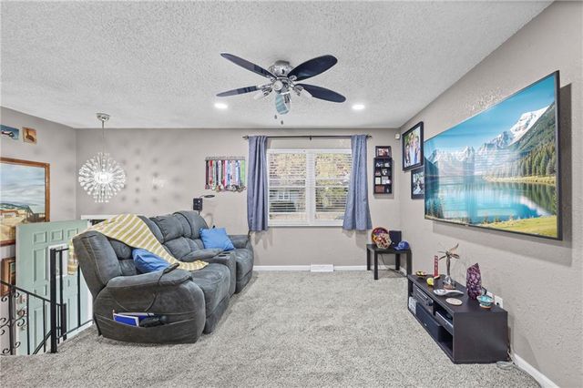 4513 Wallingford Drive, Blue Springs, MO 64015