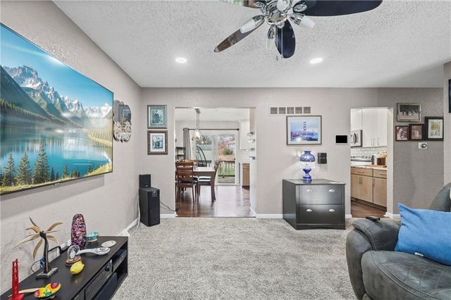 4513 Wallingford Drive, Blue Springs, MO 64015