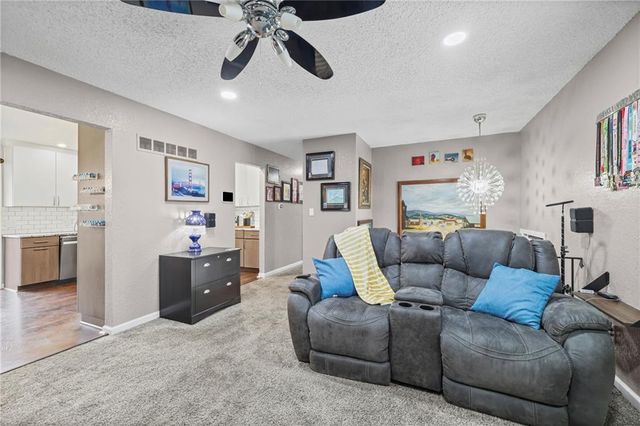 4513 Wallingford Drive, Blue Springs, MO 64015