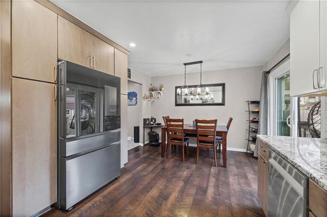 4513 Wallingford Drive, Blue Springs, MO 64015