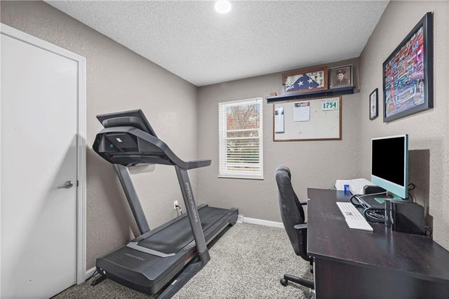 4513 Wallingford Drive, Blue Springs, MO 64015