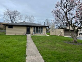 11 Shagbark Road, Lake Bluff, IL 60044