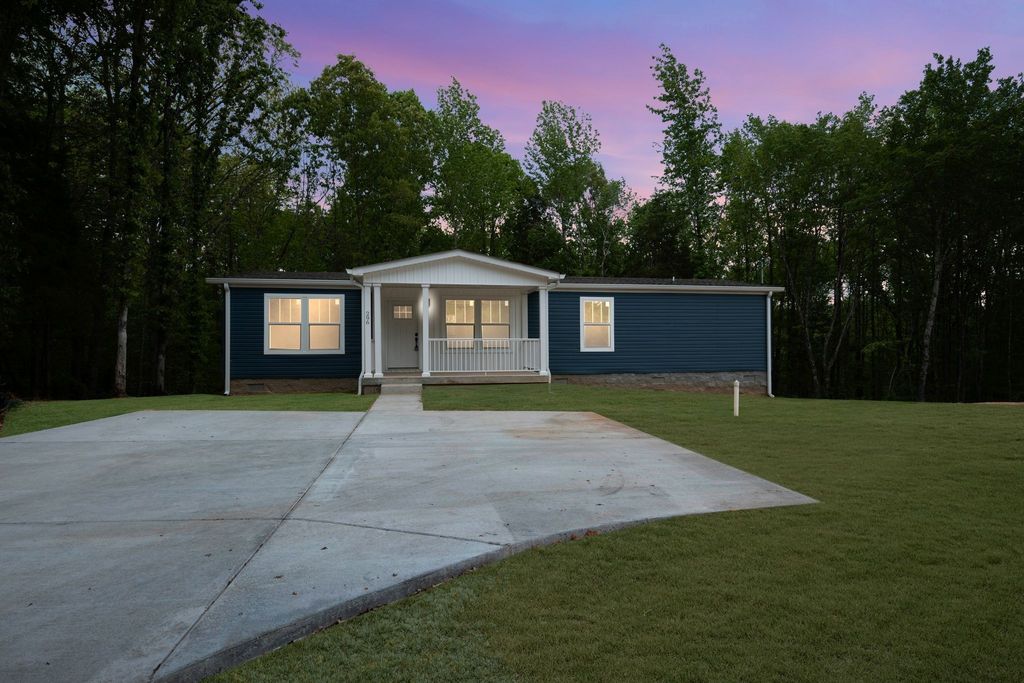 296 E Little Richland Rd, Waverly, TN 37185