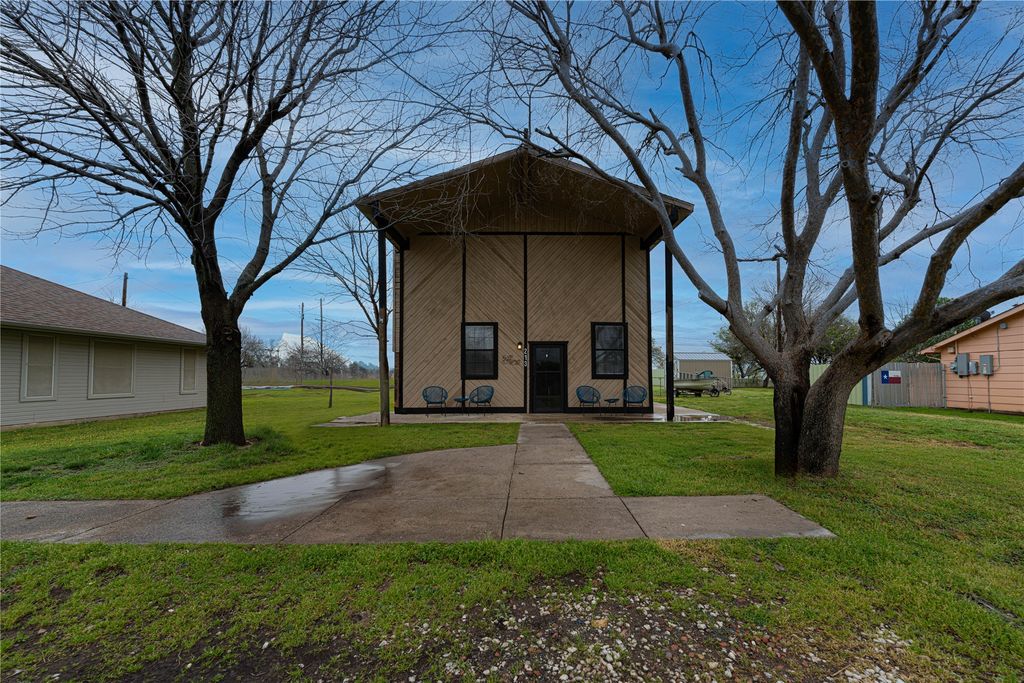 213 Maverick Trail, Oak Point, TX 75068