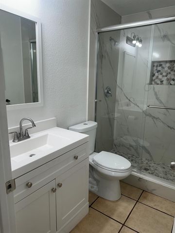 305 Boone Way, Modesto, CA 95351