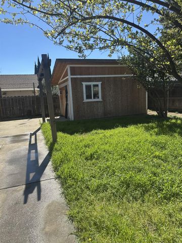 305 Boone Way, Modesto, CA 95351