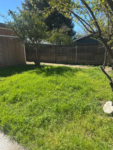 305 Boone Way, Modesto, CA 95351