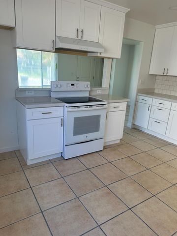 305 Boone Way, Modesto, CA 95351