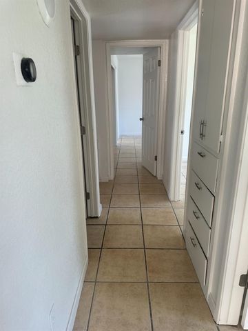 305 Boone Way, Modesto, CA 95351