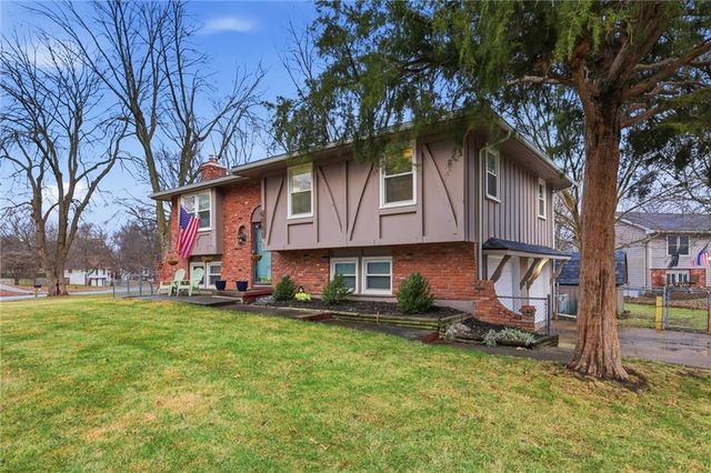 8001 Bel Ray Drive, Belton, MO 64012