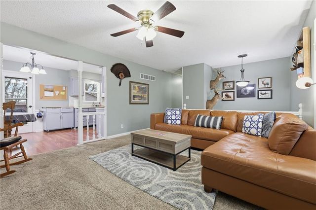 8001 Bel Ray Drive, Belton, MO 64012