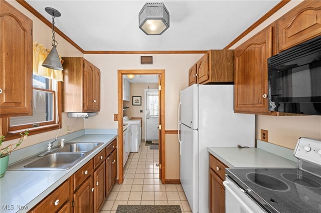 246 Kempton, Berea, OH 44017