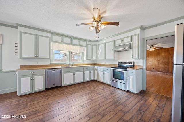 1700 Hardee Road, Kinston, NC 28504