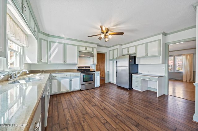 1700 Hardee Road, Kinston, NC 28504