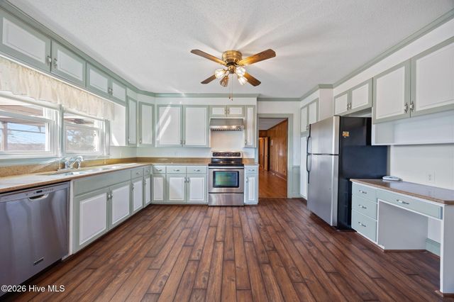 1700 Hardee Road, Kinston, NC 28504