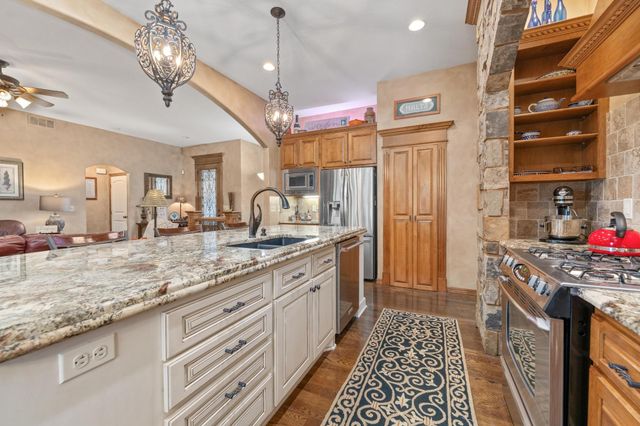 2250 N Stonegate Cir, Andover, KS 67002