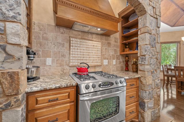 2250 N Stonegate Cir, Andover, KS 67002