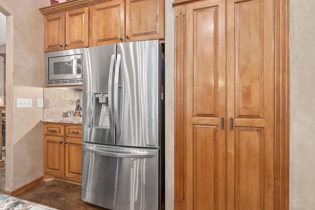 2250 N Stonegate Cir, Andover, KS 67002
