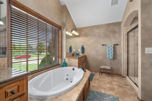 2250 N Stonegate Cir, Andover, KS 67002