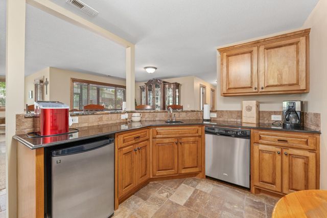 2250 N Stonegate Cir, Andover, KS 67002