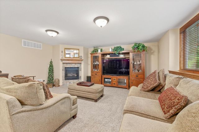 2250 N Stonegate Cir, Andover, KS 67002
