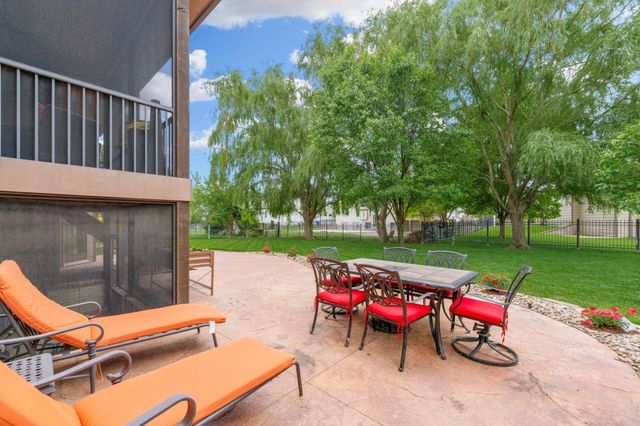 2250 N Stonegate Cir, Andover, KS 67002