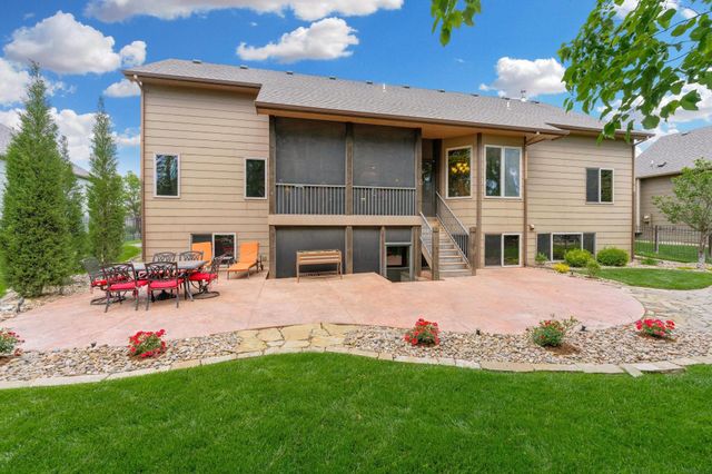 2250 N Stonegate Cir, Andover, KS 67002