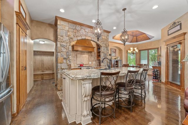 2250 N Stonegate Cir, Andover, KS 67002