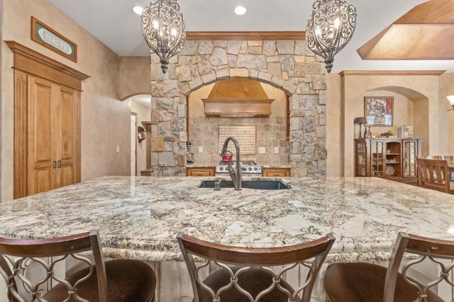 2250 N Stonegate Cir, Andover, KS 67002