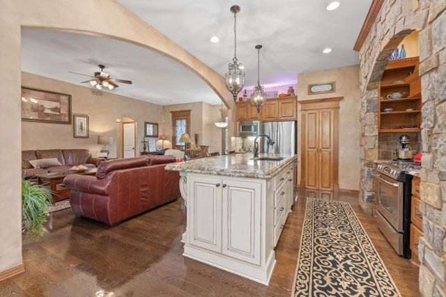 2250 N Stonegate Cir, Andover, KS 67002
