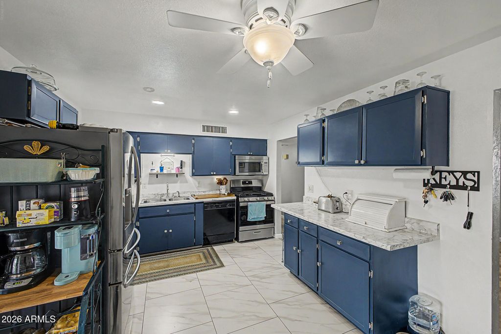 Image 10 of property listing at 2560 W GREGORY Street, Apache Junction, AZ 85120