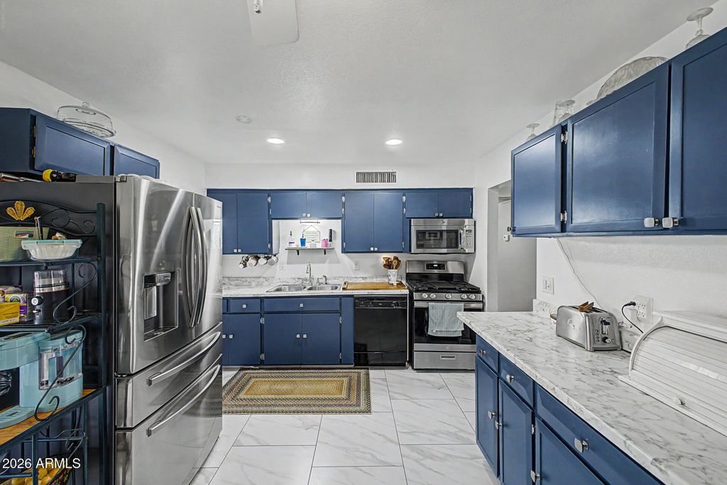 Image 12 of property listing at 2560 W GREGORY Street, Apache Junction, AZ 85120