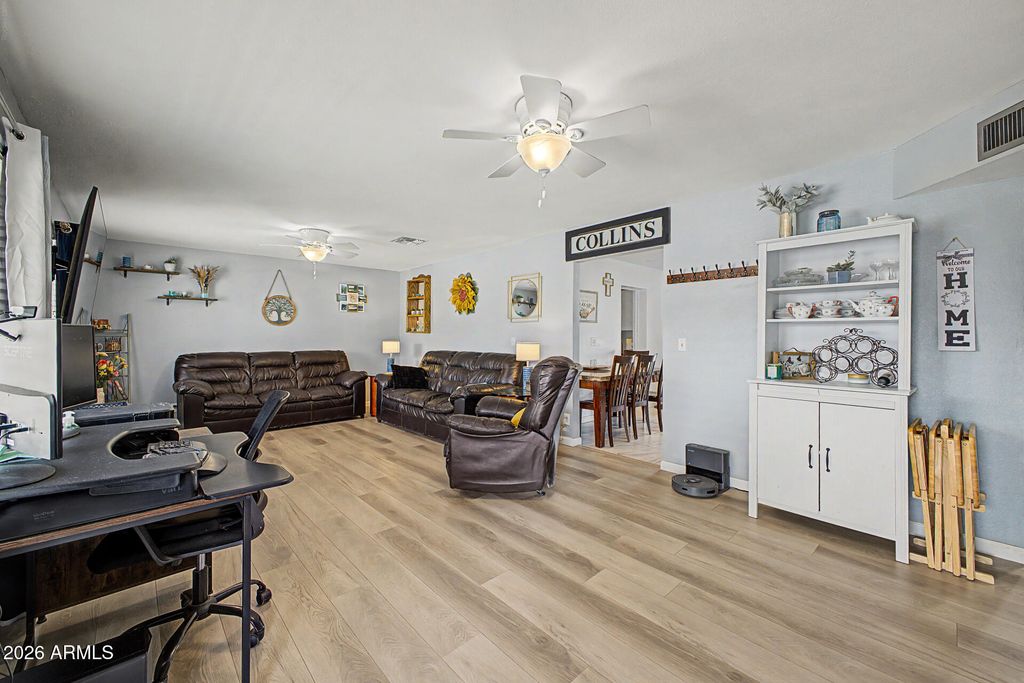 Image 5 of property listing at 2560 W GREGORY Street, Apache Junction, AZ 85120