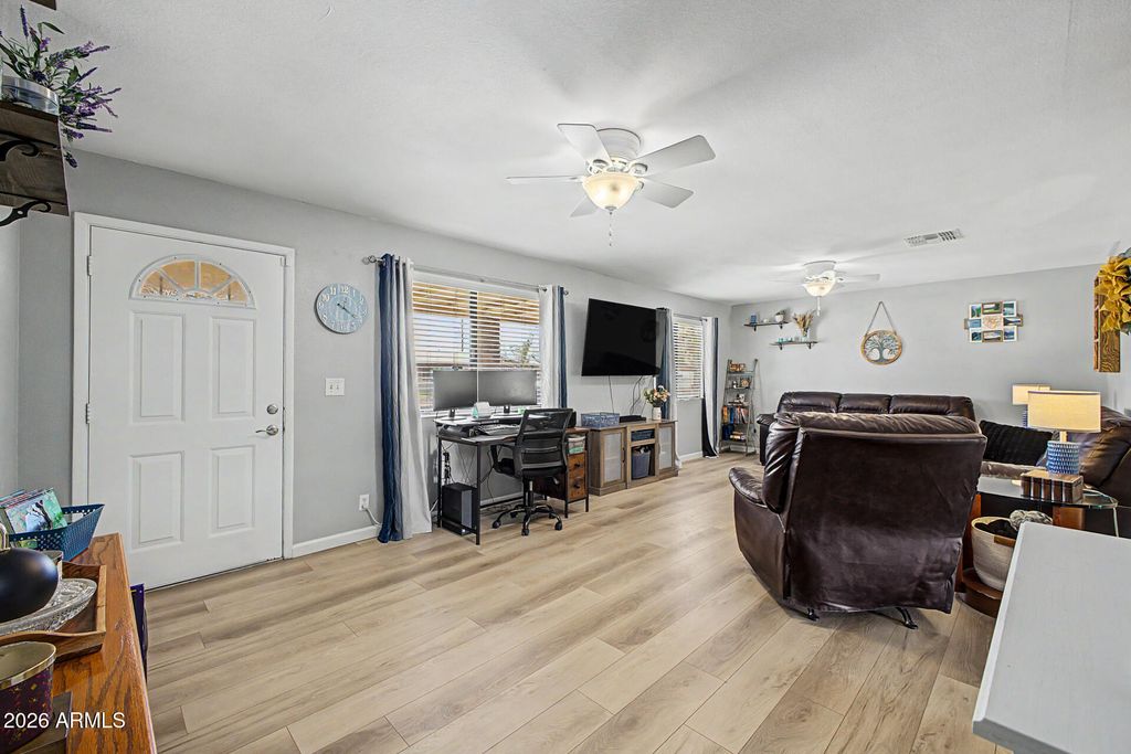 Image 7 of property listing at 2560 W GREGORY Street, Apache Junction, AZ 85120