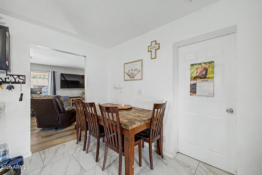 Image 9 of property listing at 2560 W GREGORY Street, Apache Junction, AZ 85120