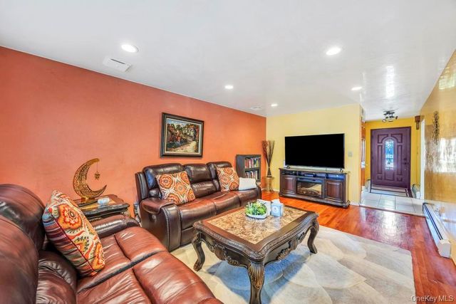 53 Stevenson Place, Deer Park, NY 11729