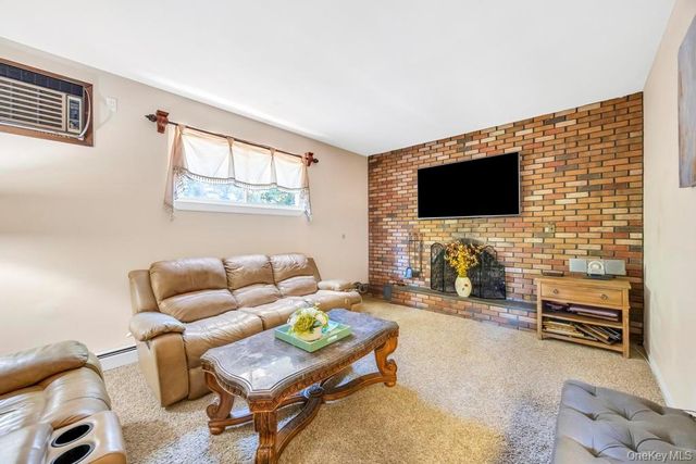 53 Stevenson Place, Deer Park, NY 11729