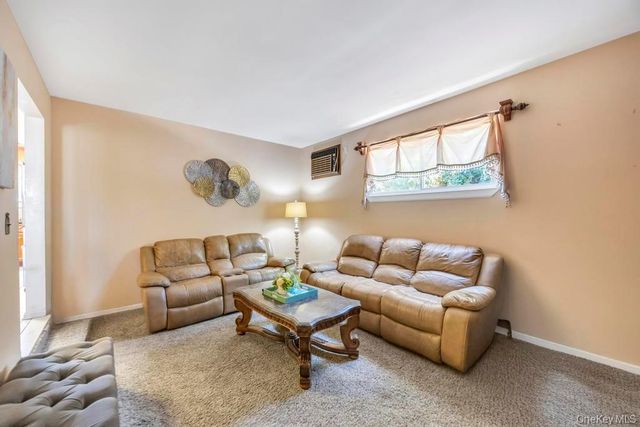 53 Stevenson Place, Deer Park, NY 11729